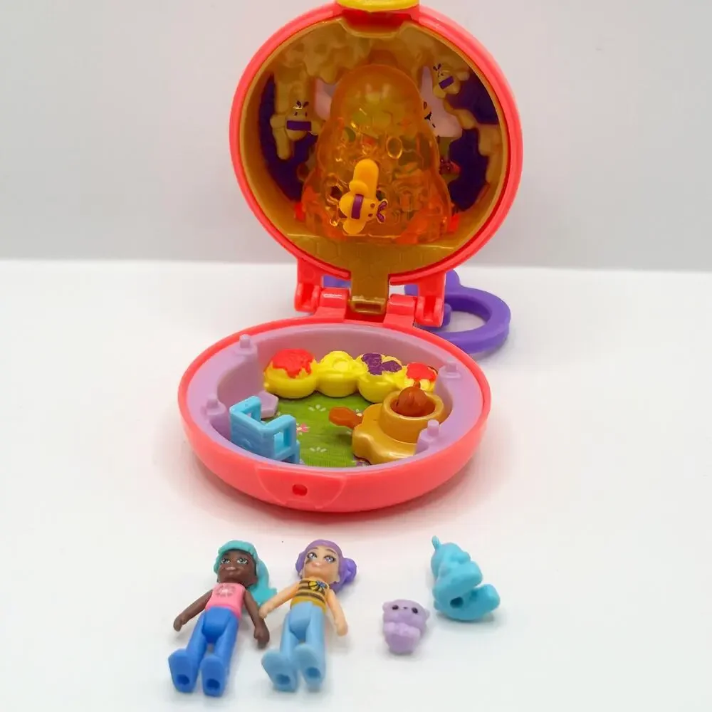 Polly Pocket BEEHIVE Folding Compact Playset 2019 w/ Dolls EUC